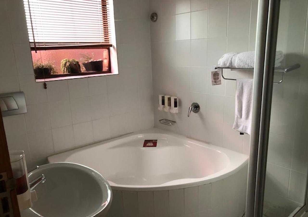 A La Martha's Air-Port Guest House Port Elizabeth Extérieur photo