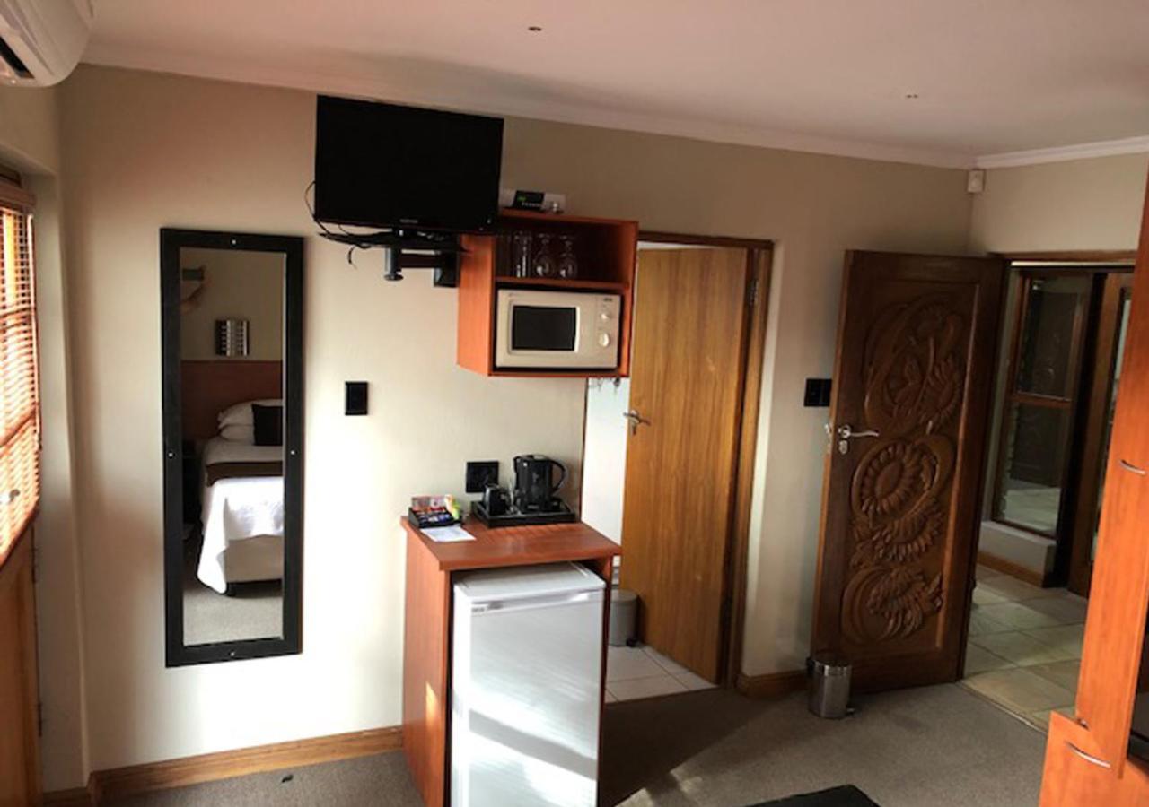 A La Martha's Air-Port Guest House Port Elizabeth Extérieur photo