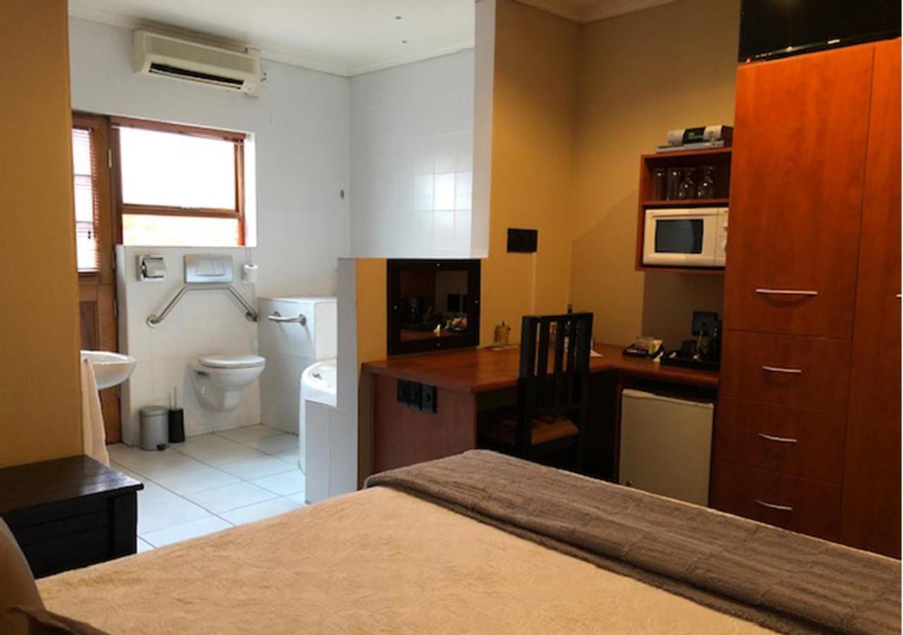 A La Martha's Air-Port Guest House Port Elizabeth Extérieur photo